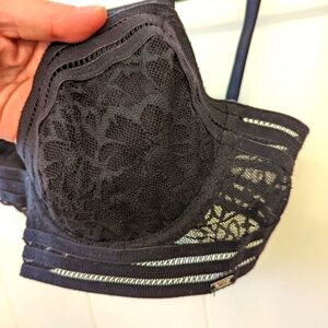 💝 Pink Victoria's secret bra 🖤 Black lace 🖤 34C
